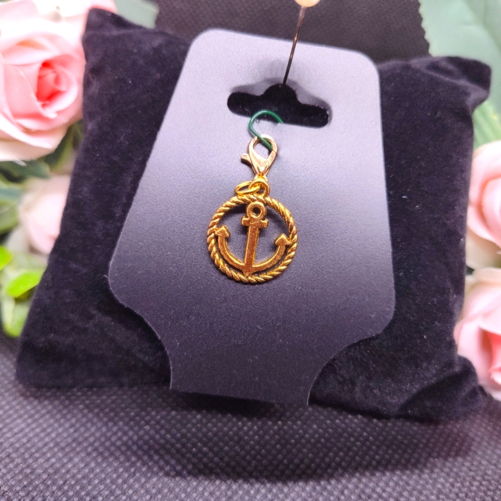 Anchor Charms Gold Tone Lovely Detail Charm Pendant lobster Claw Clasp